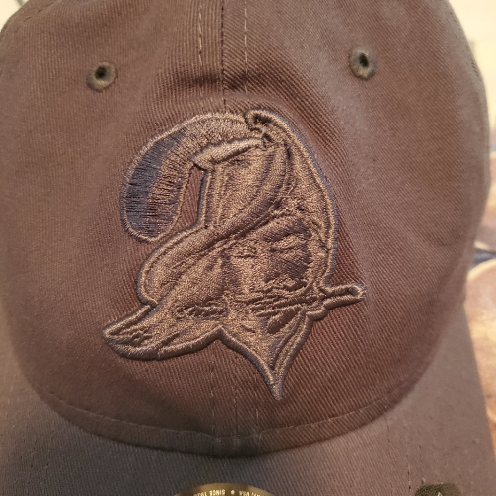 Tampa Bay Buccaneers Vintage Logo Charcoal Hat